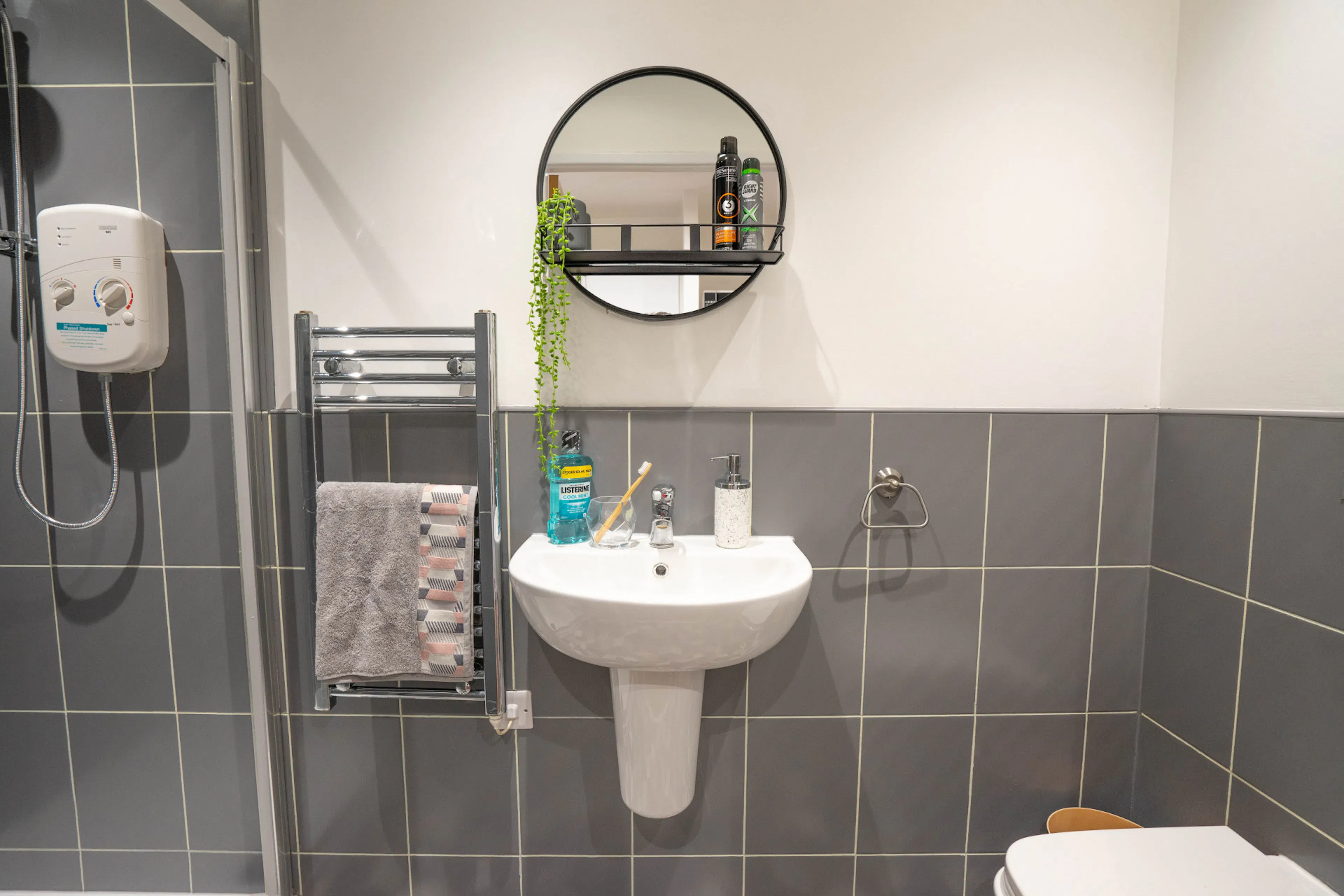 Deluxe Studio BATHROOM 1