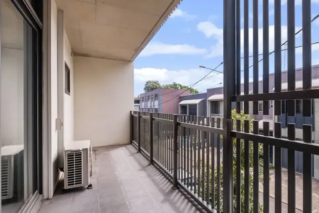 Superior Single Studio Balcony room image 1