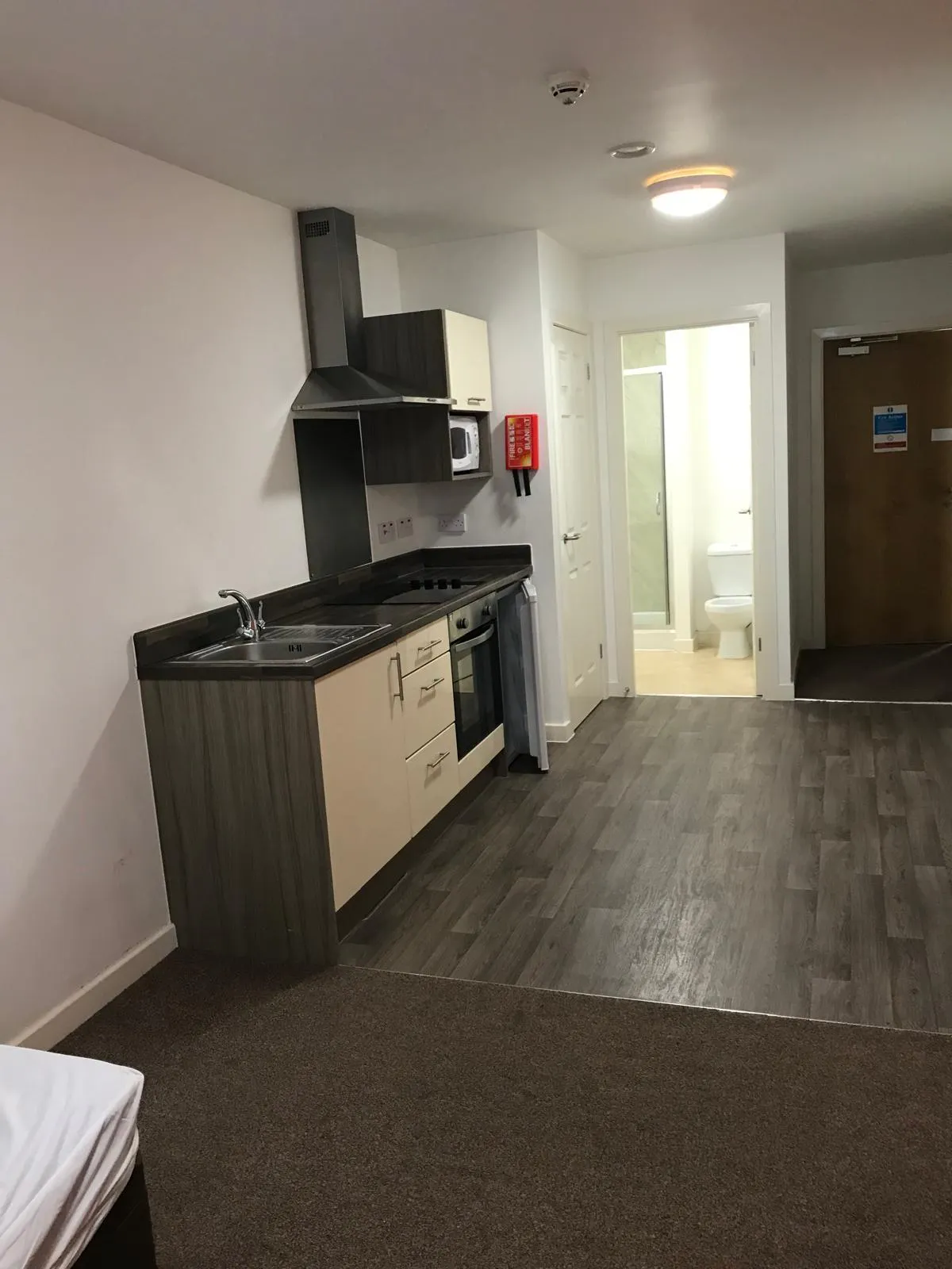 Premium Studio - Single KITCHEN 1