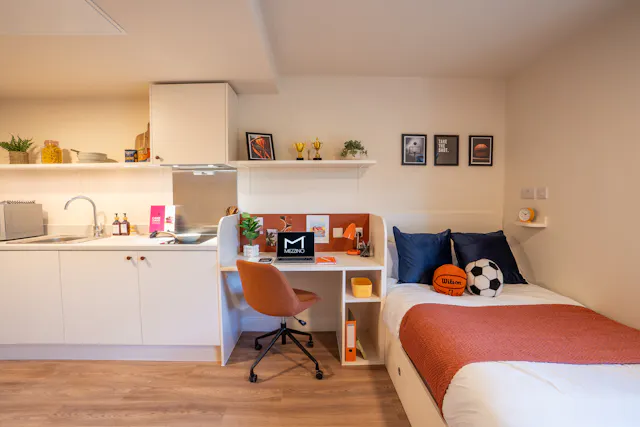 Premium Studio – Fourth Floor room image 3