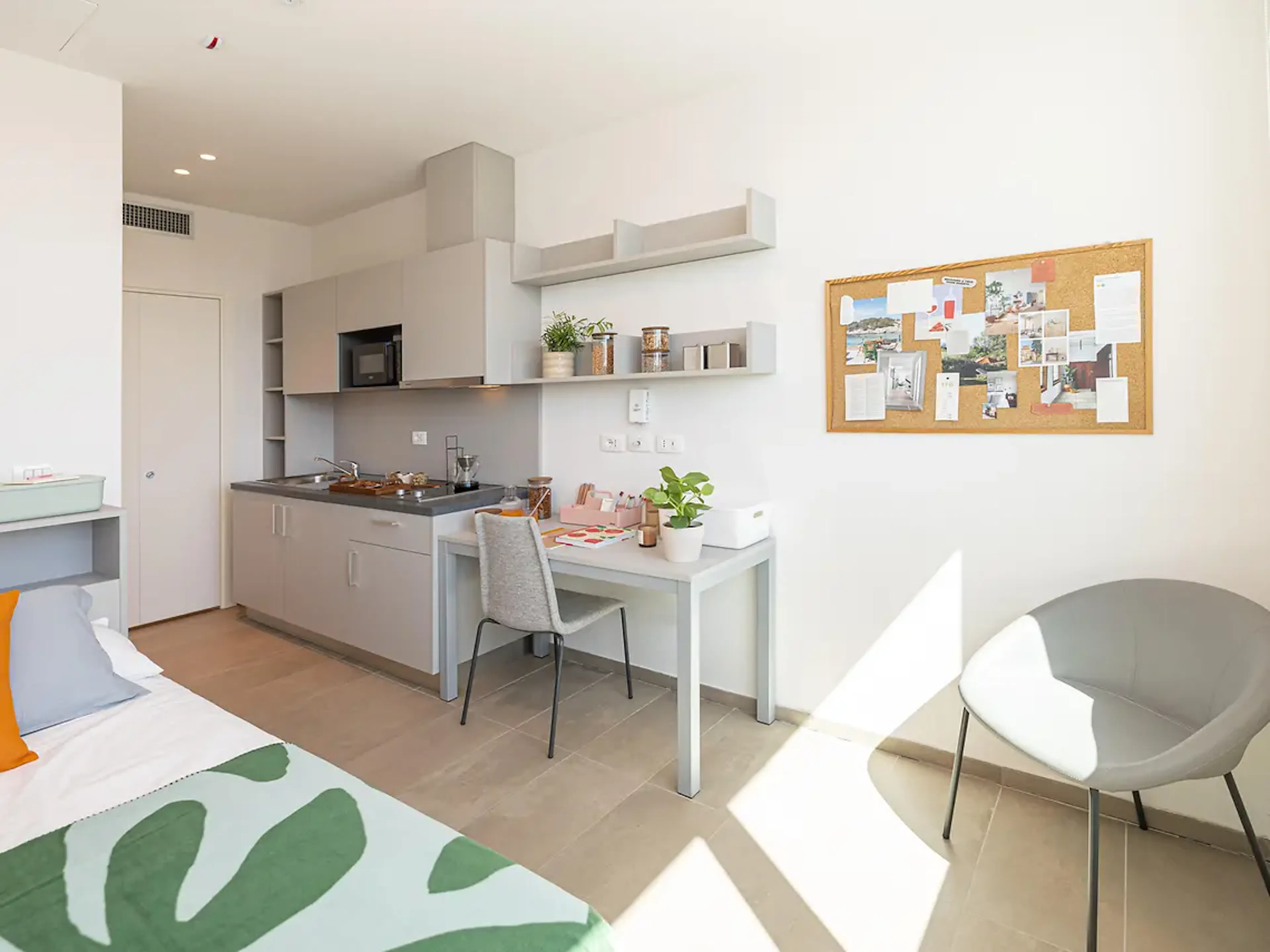Premium Studio - Courtyard View KITCHEN 3