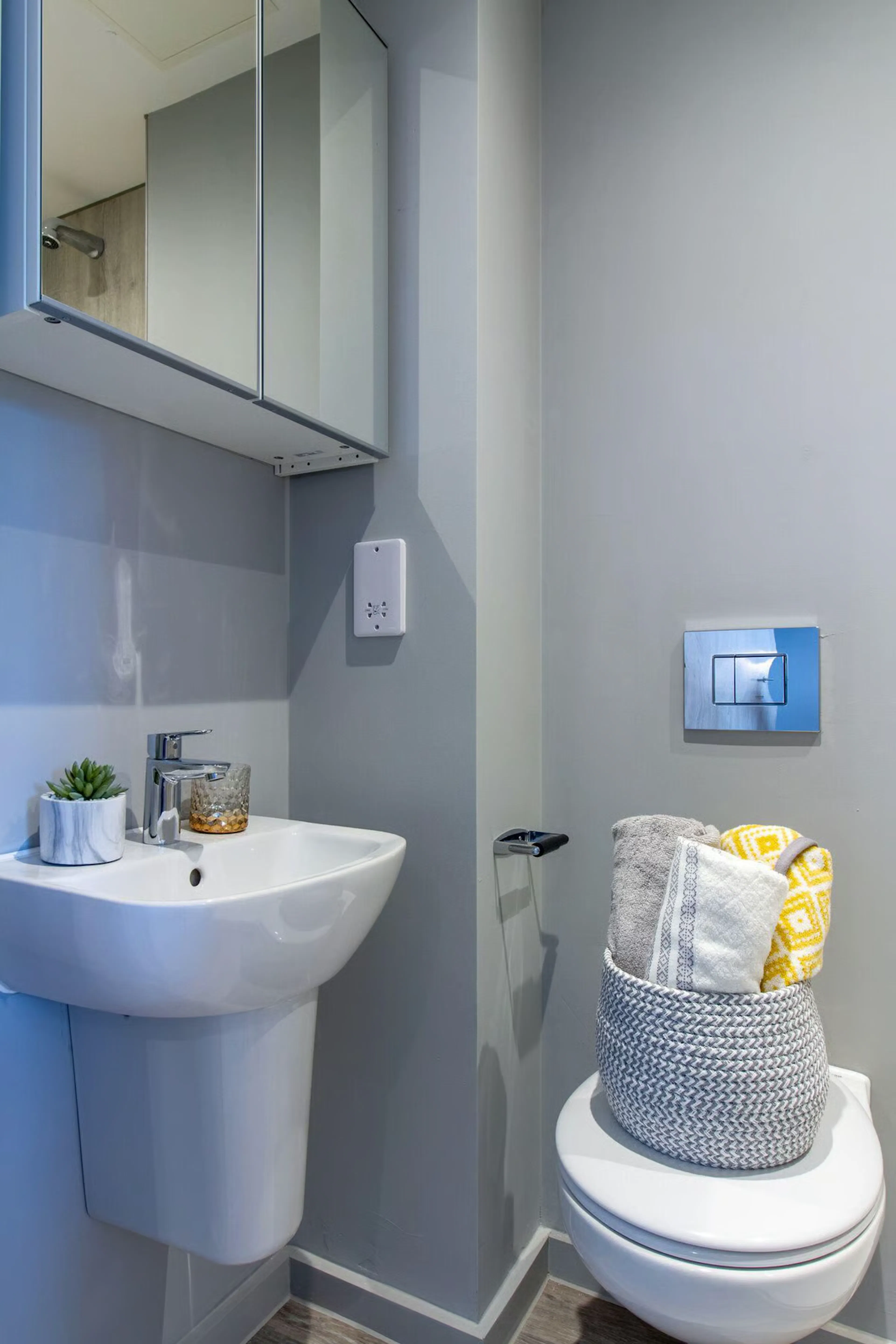 Premium Plus Studio BATHROOM 2