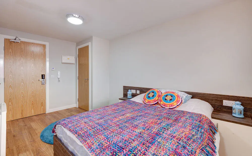 ROOM ROOM 2