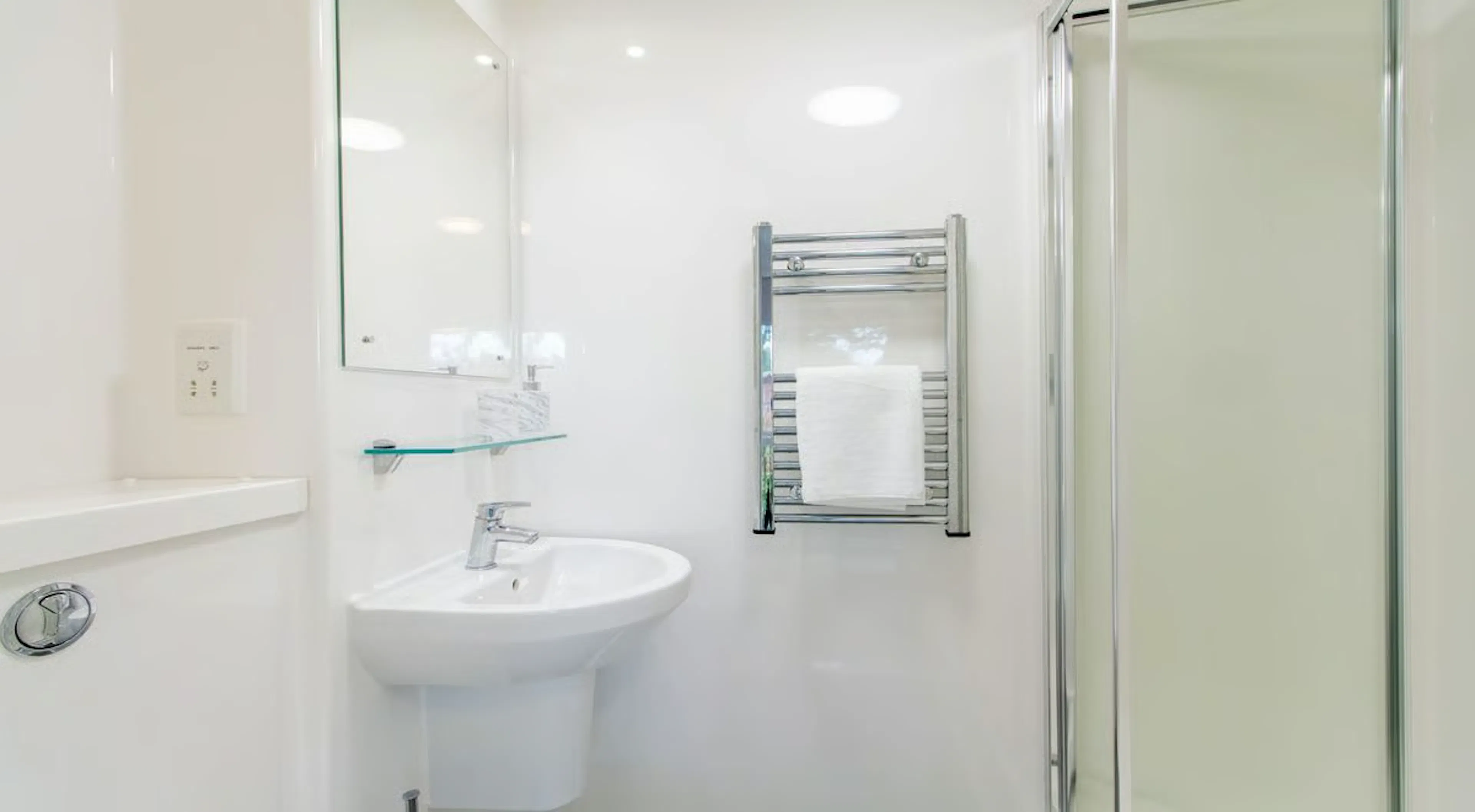 Premium Studio BATHROOM 2