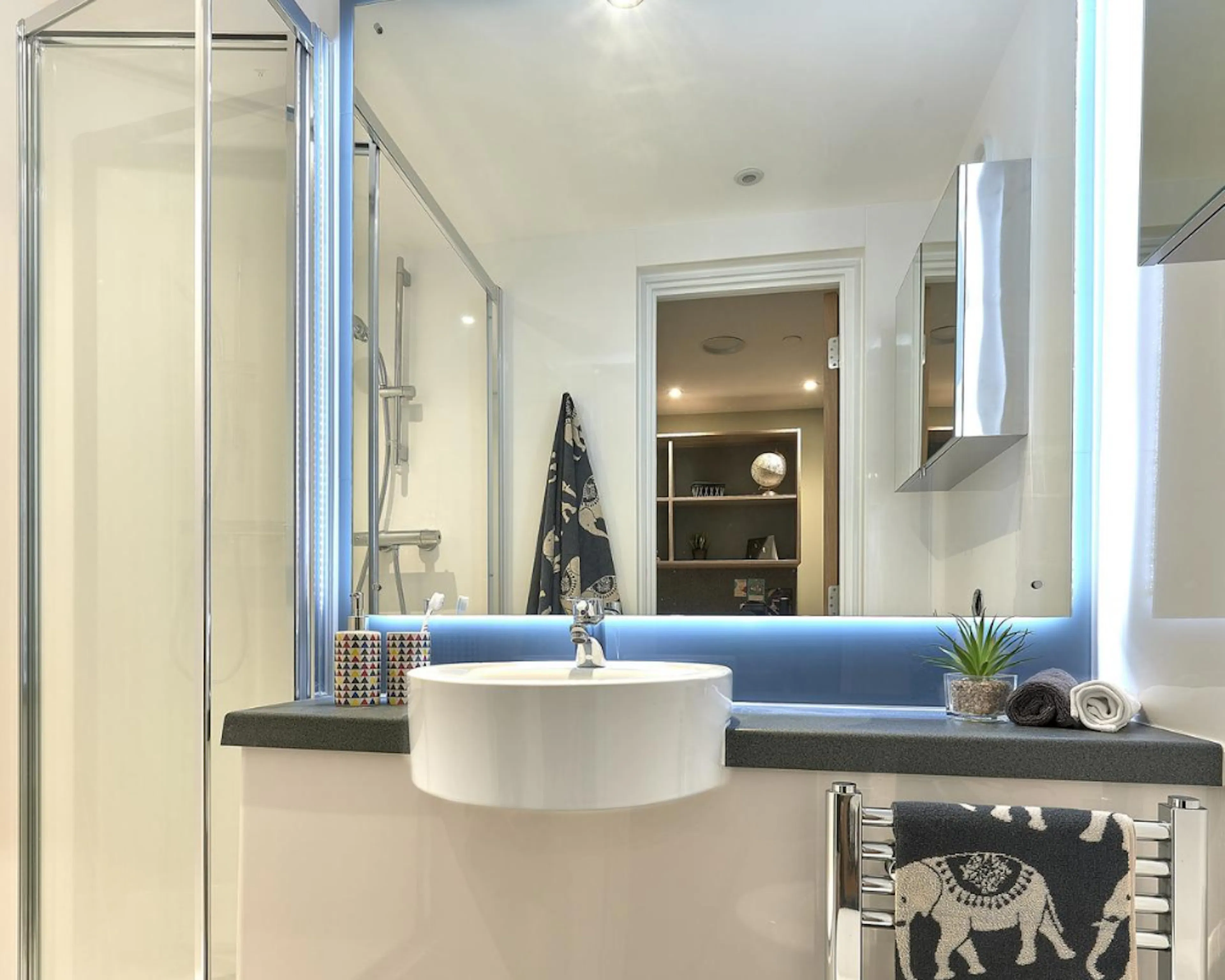 Deluxe Studio BATHROOM 3
