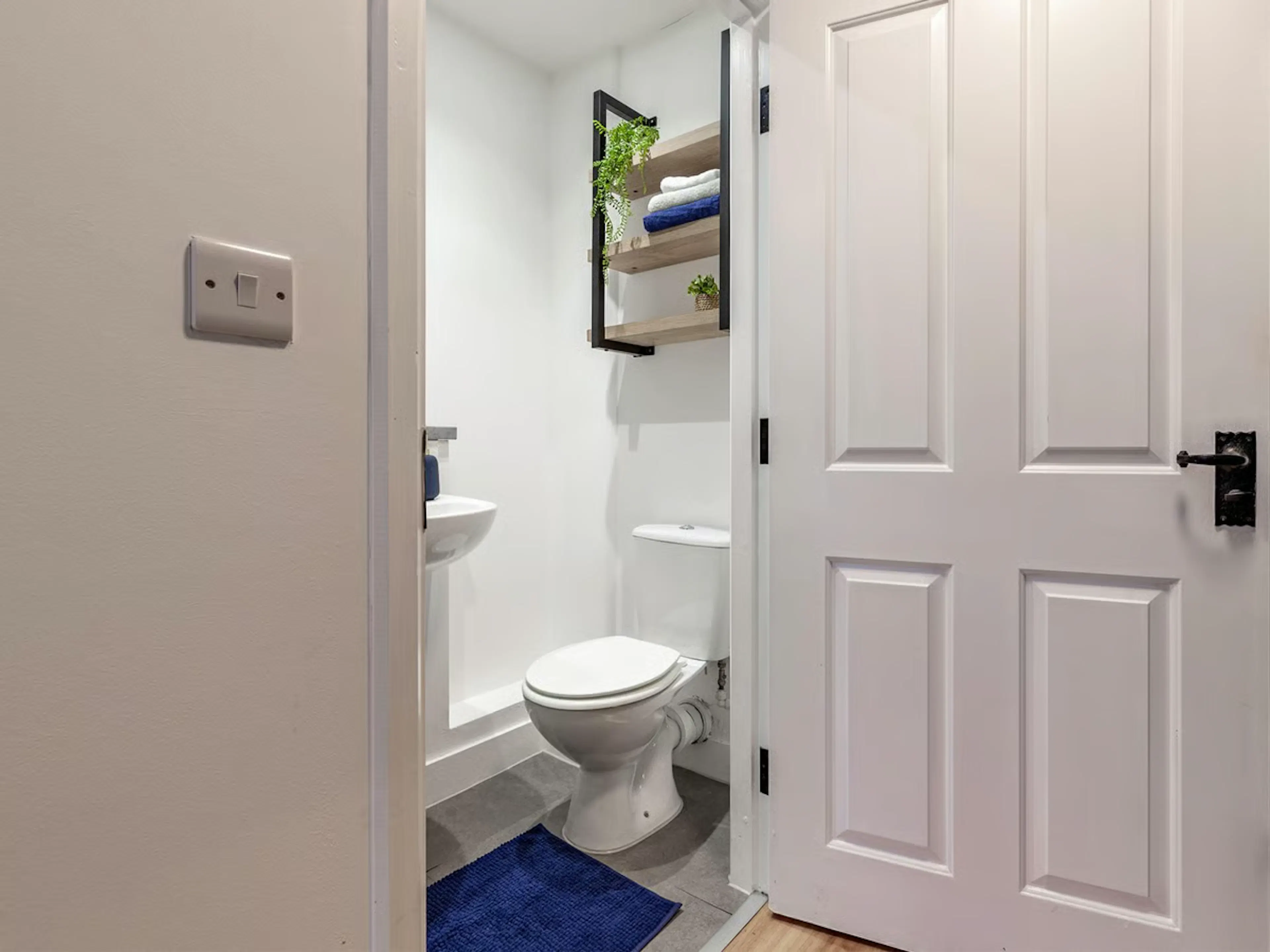 Premium Studio BATHROOM 4