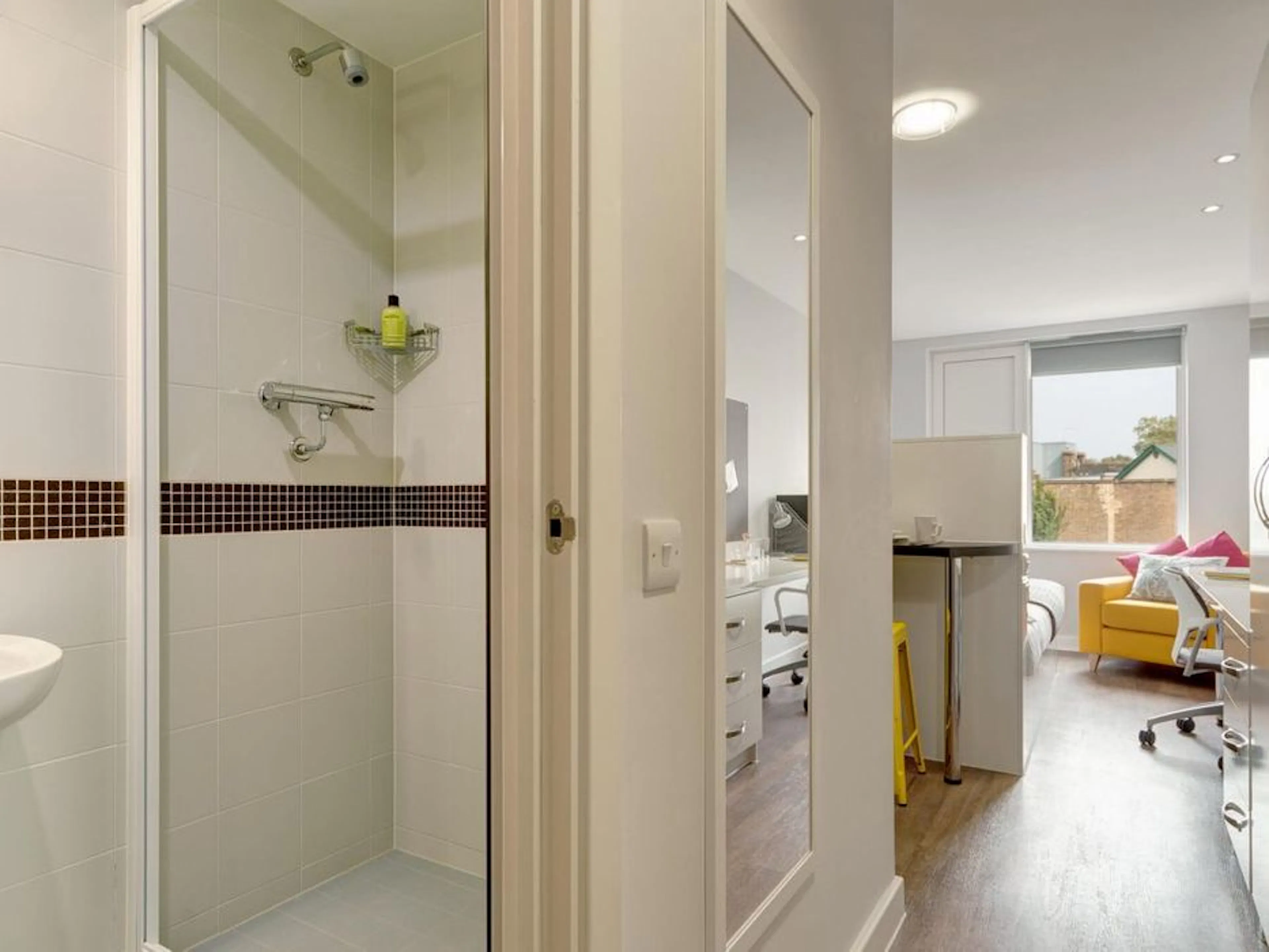 Premium Studio BATHROOM 4