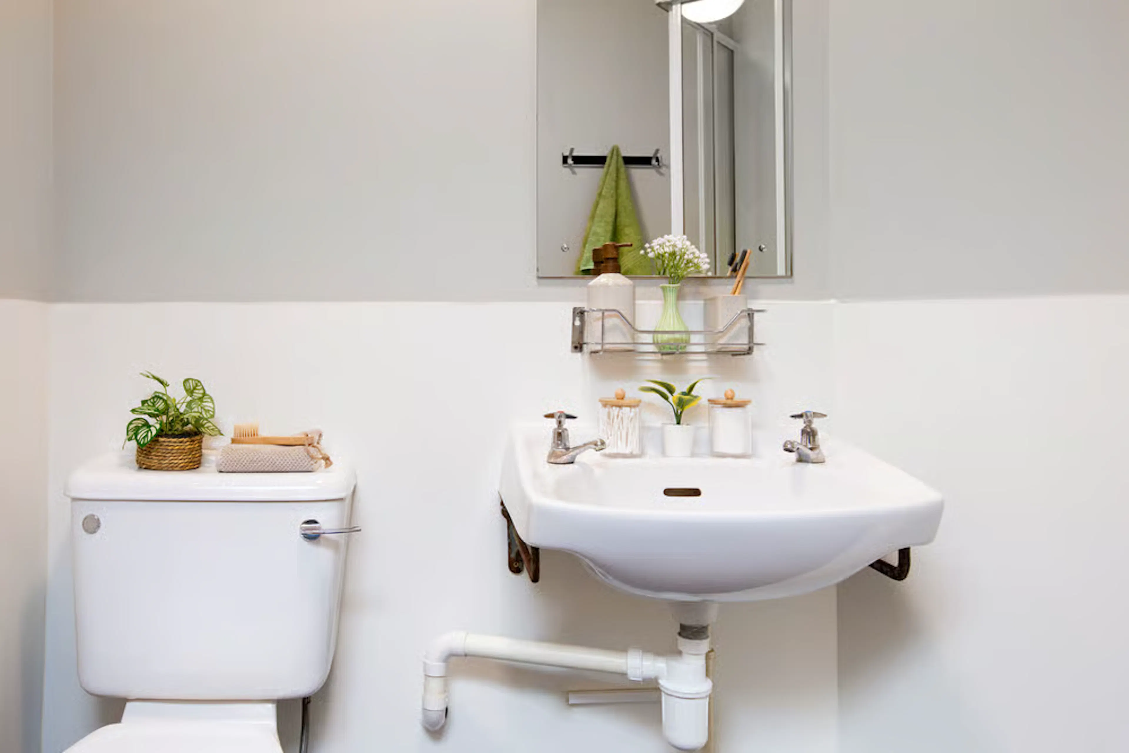 Premium Studio BATHROOM 2