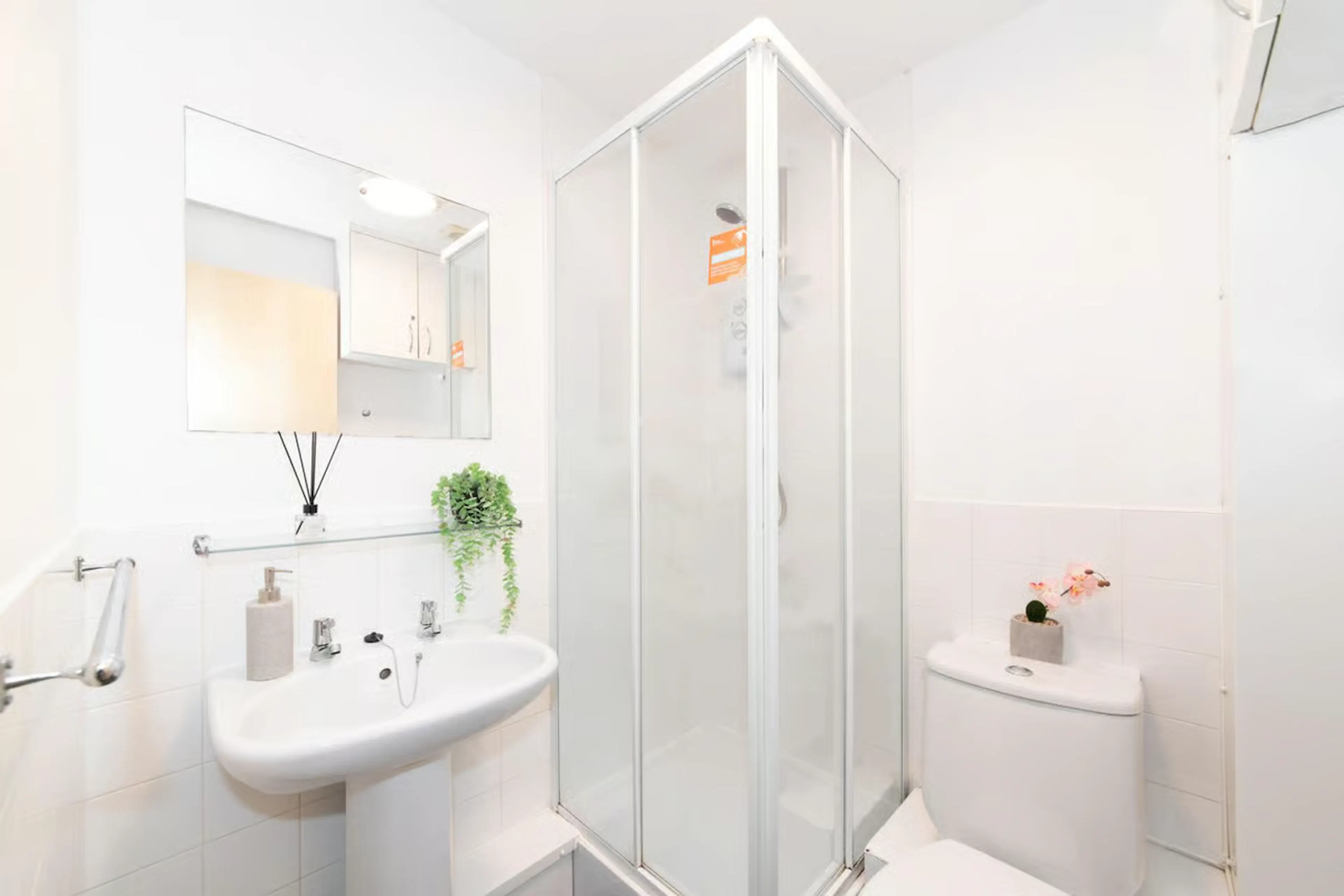 Premium Studio BATHROOM 4