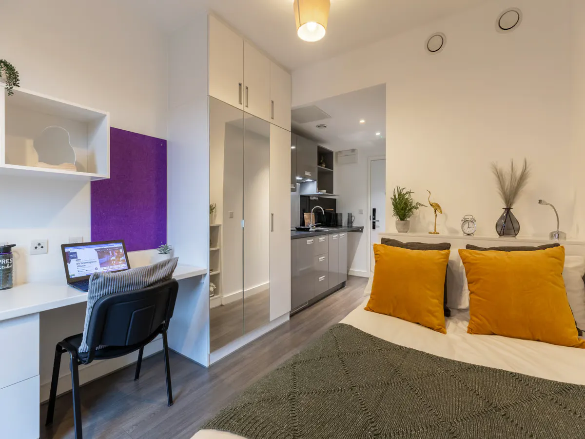 Premium Studio ROOM 3