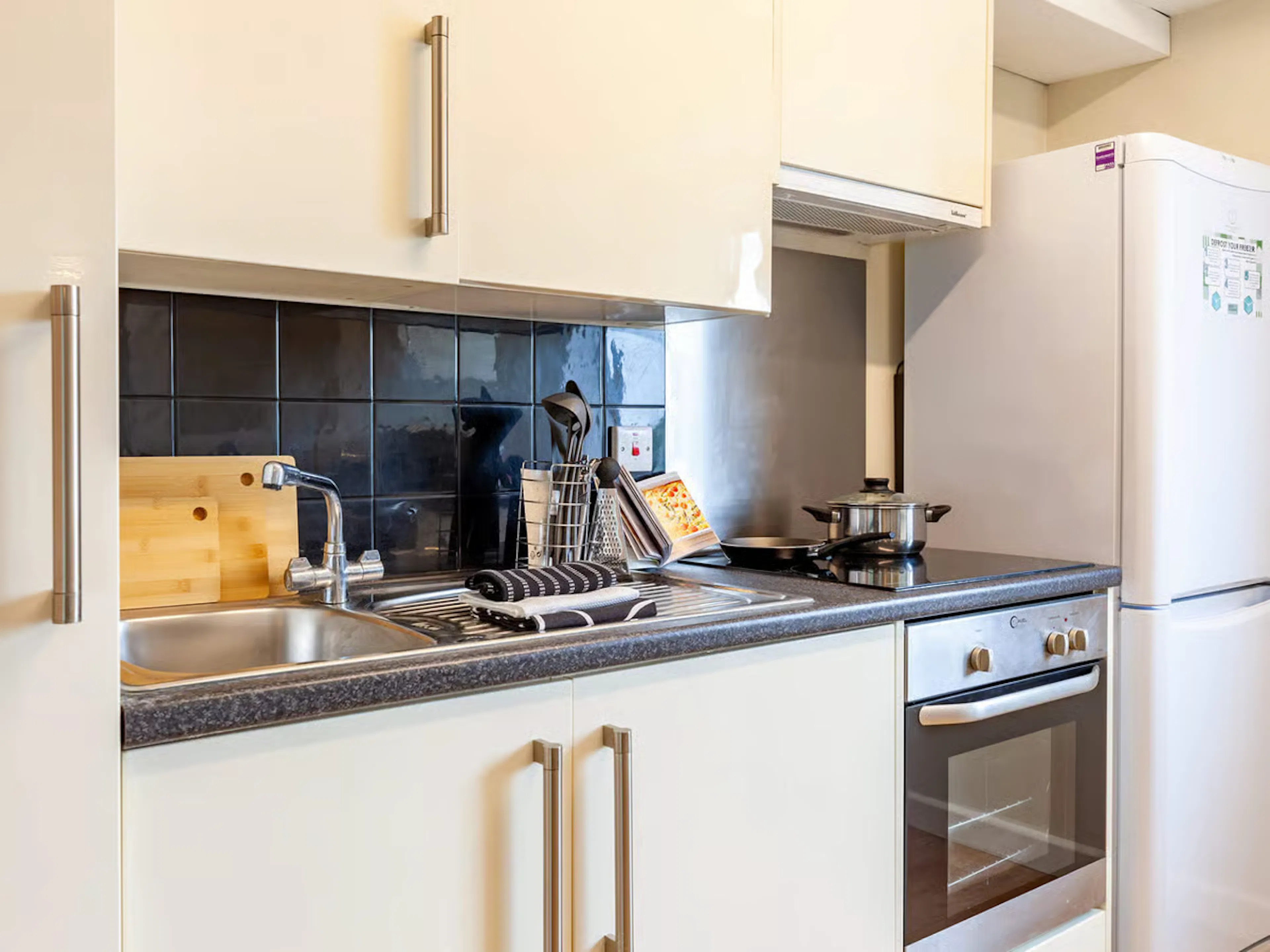 Premium Studio KITCHEN 3