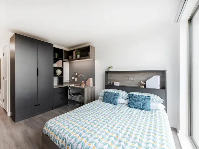 Platinum Studio room image 1