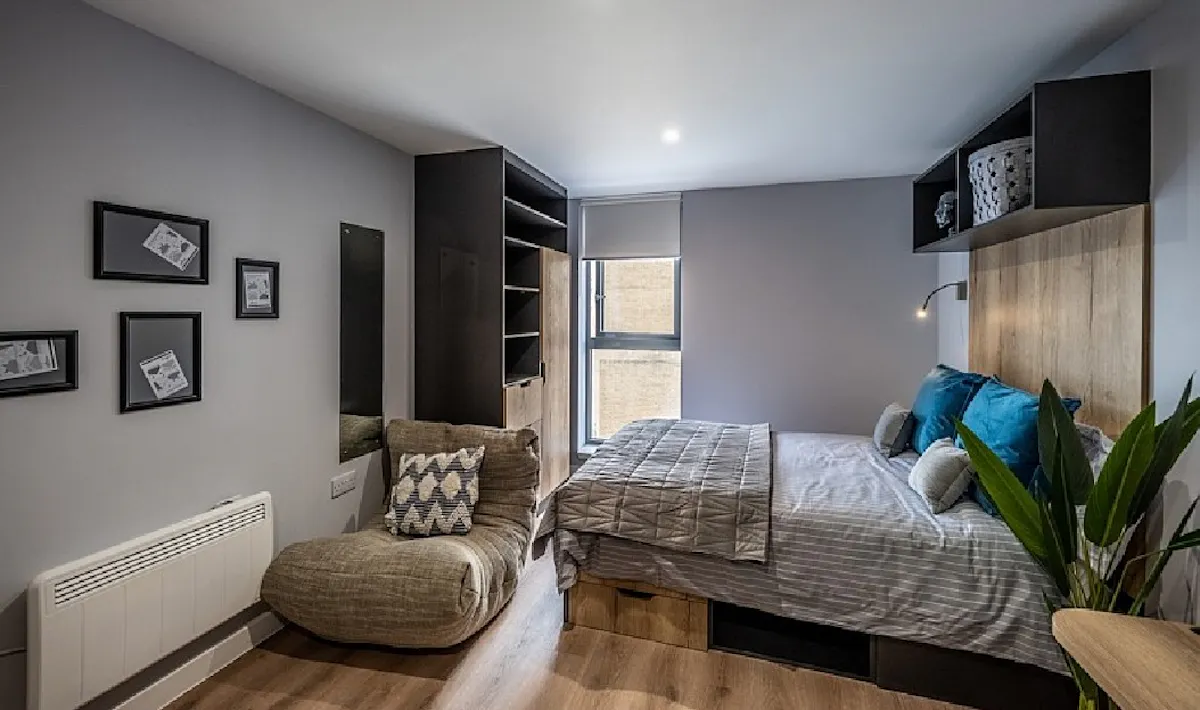 ROOM ROOM
