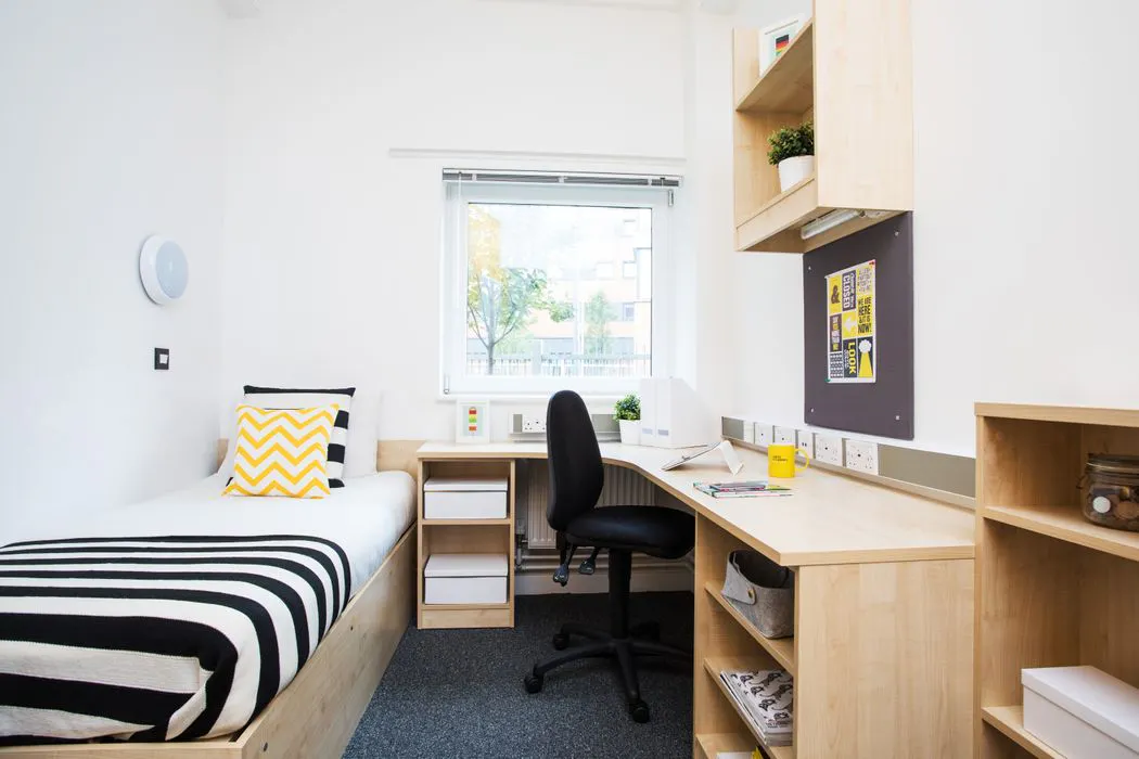 ROOM ROOM