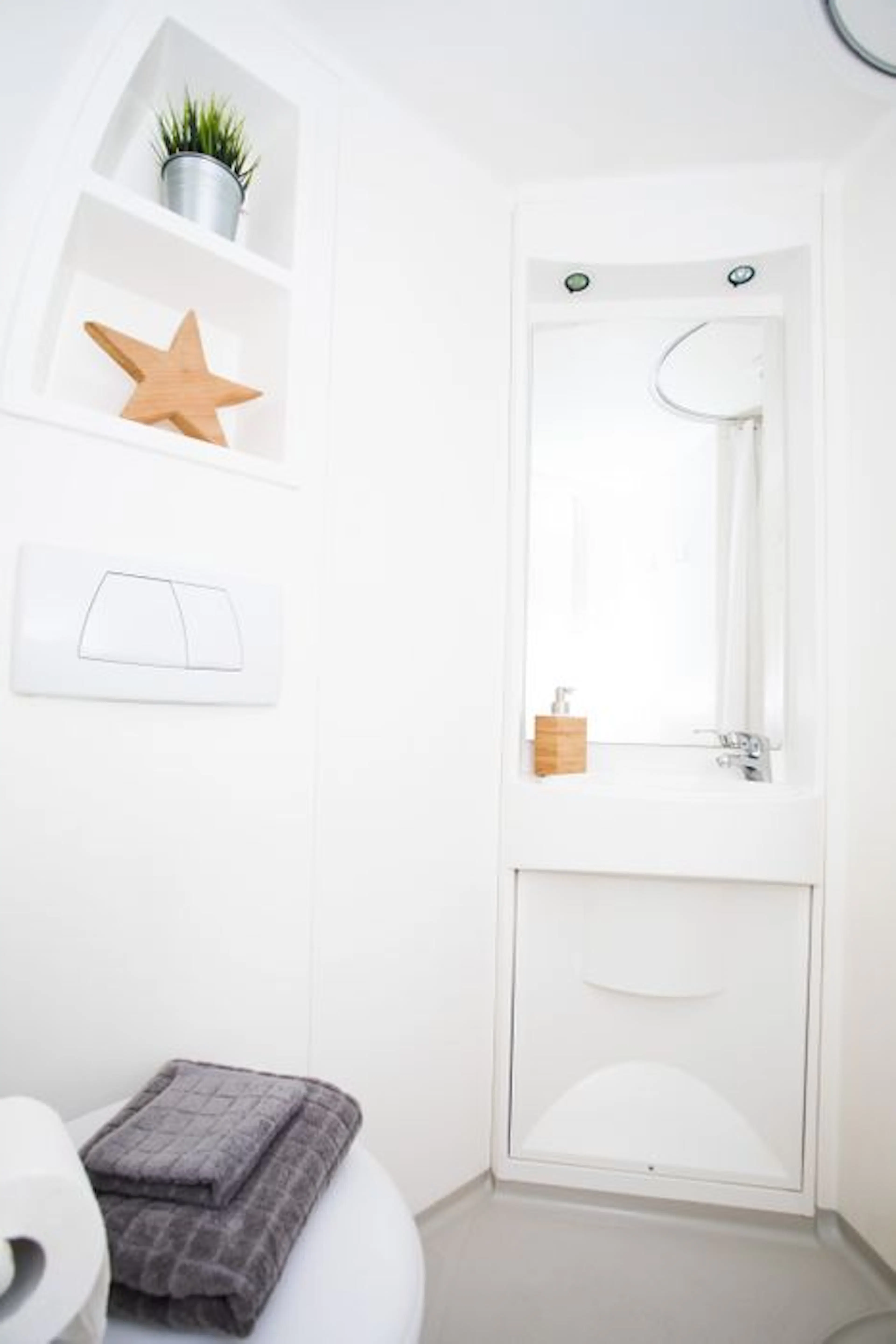 BATHROOM BATHROOM 3