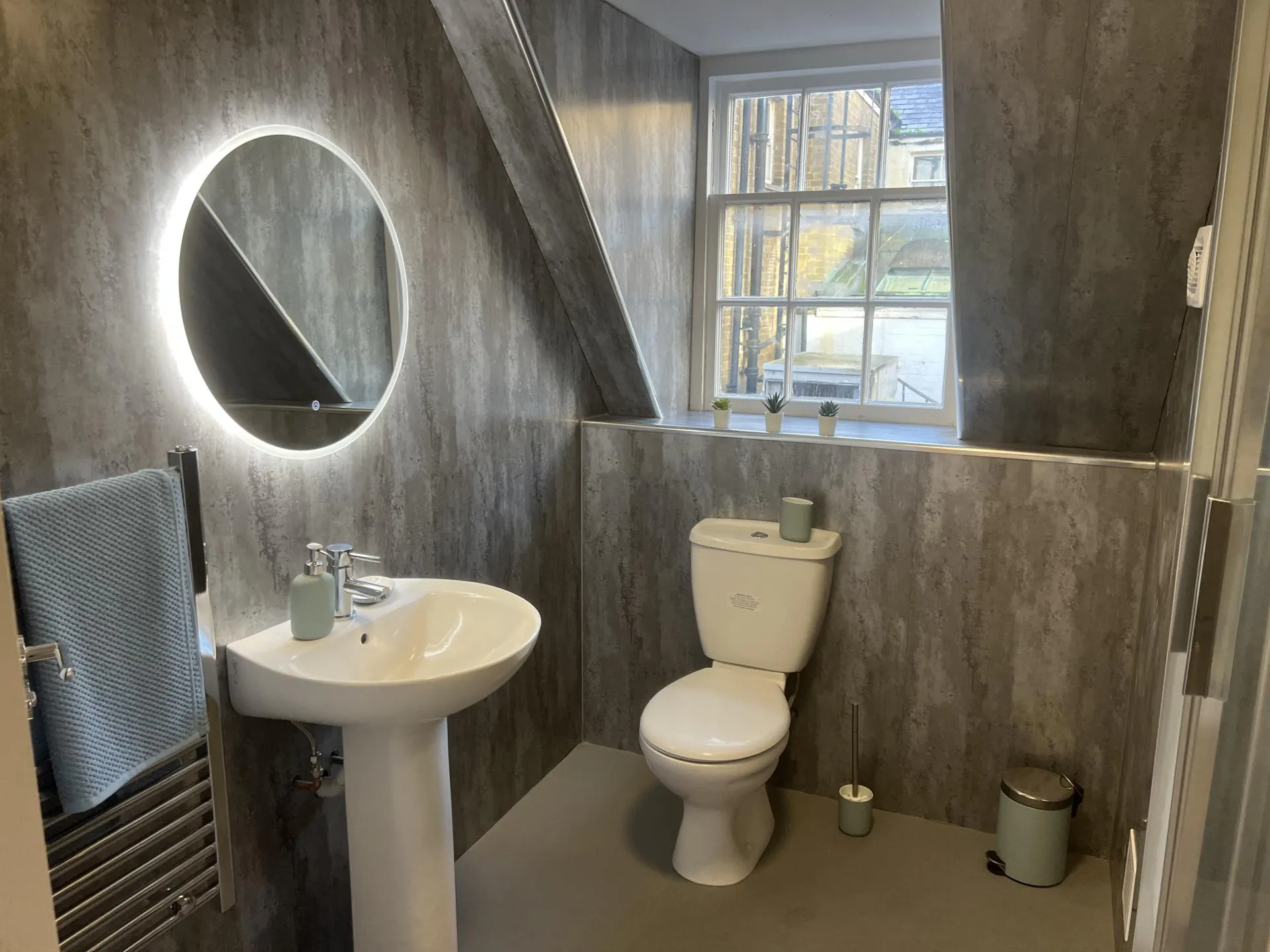 Prestige BATHROOM 3