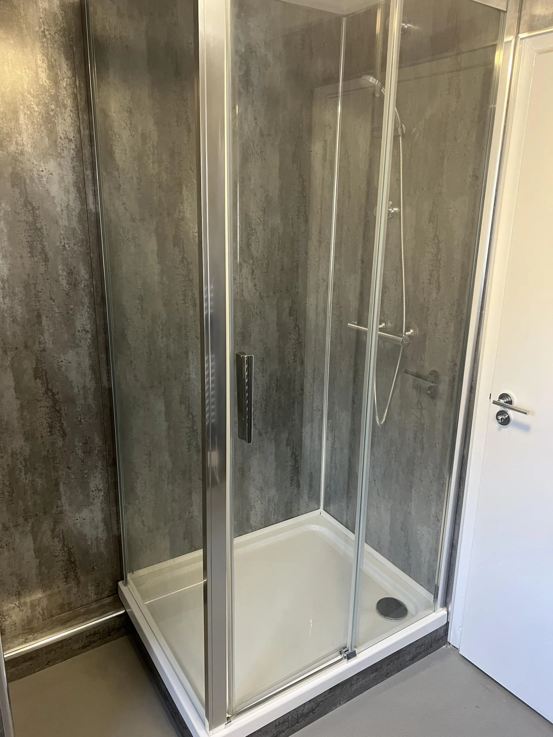 Prestige BATHROOM 4