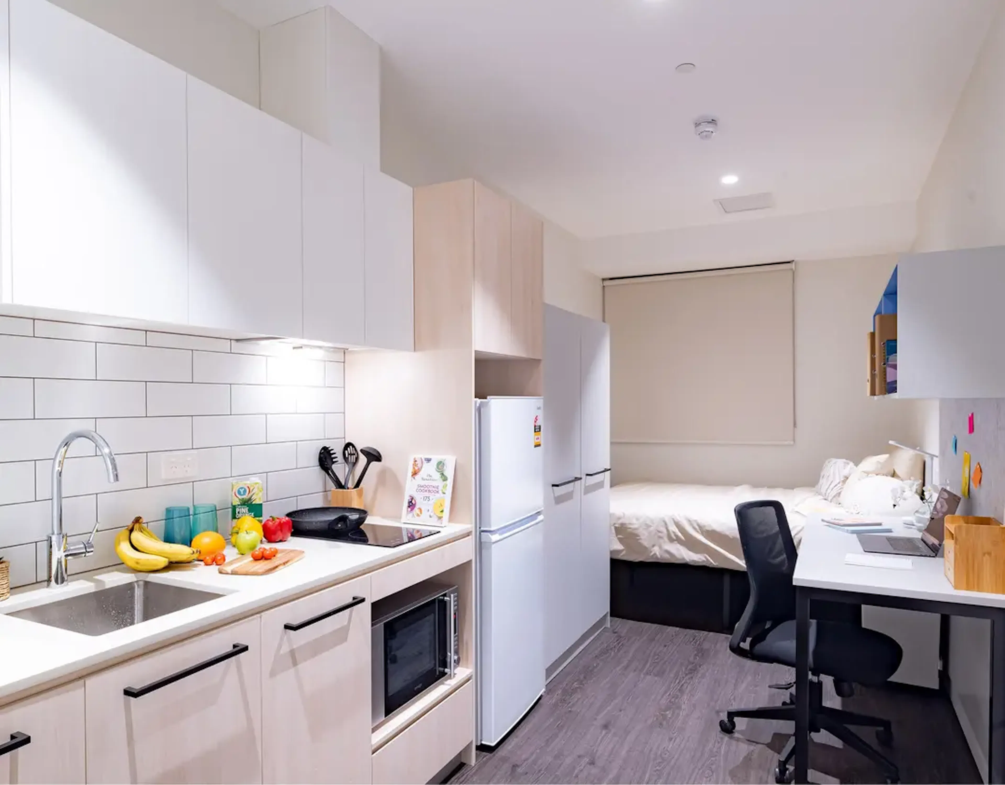 Private Studio Silver KITCHEN 1