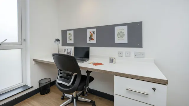 Premium En-suite room image 2