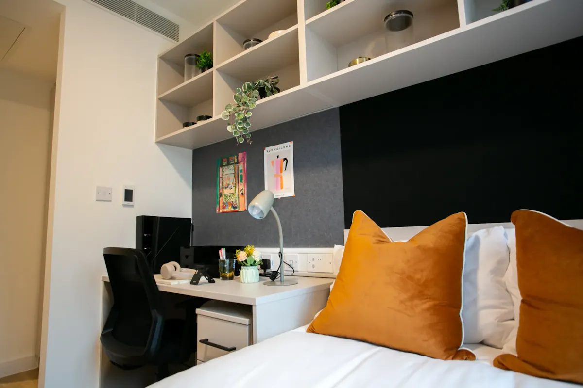 ROOM ROOM