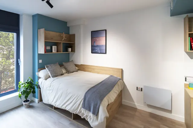Gold Ensuite room image 1