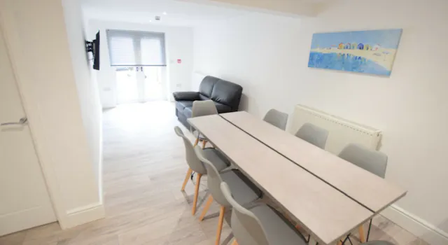 10 Bedroom House room image 7