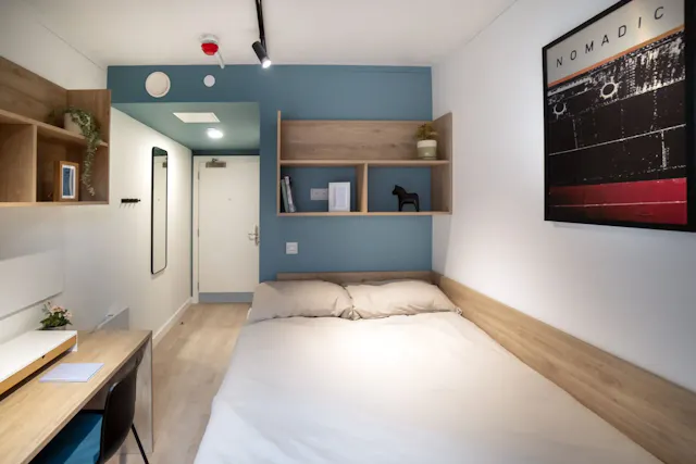 Bronze Ensuite room image 1