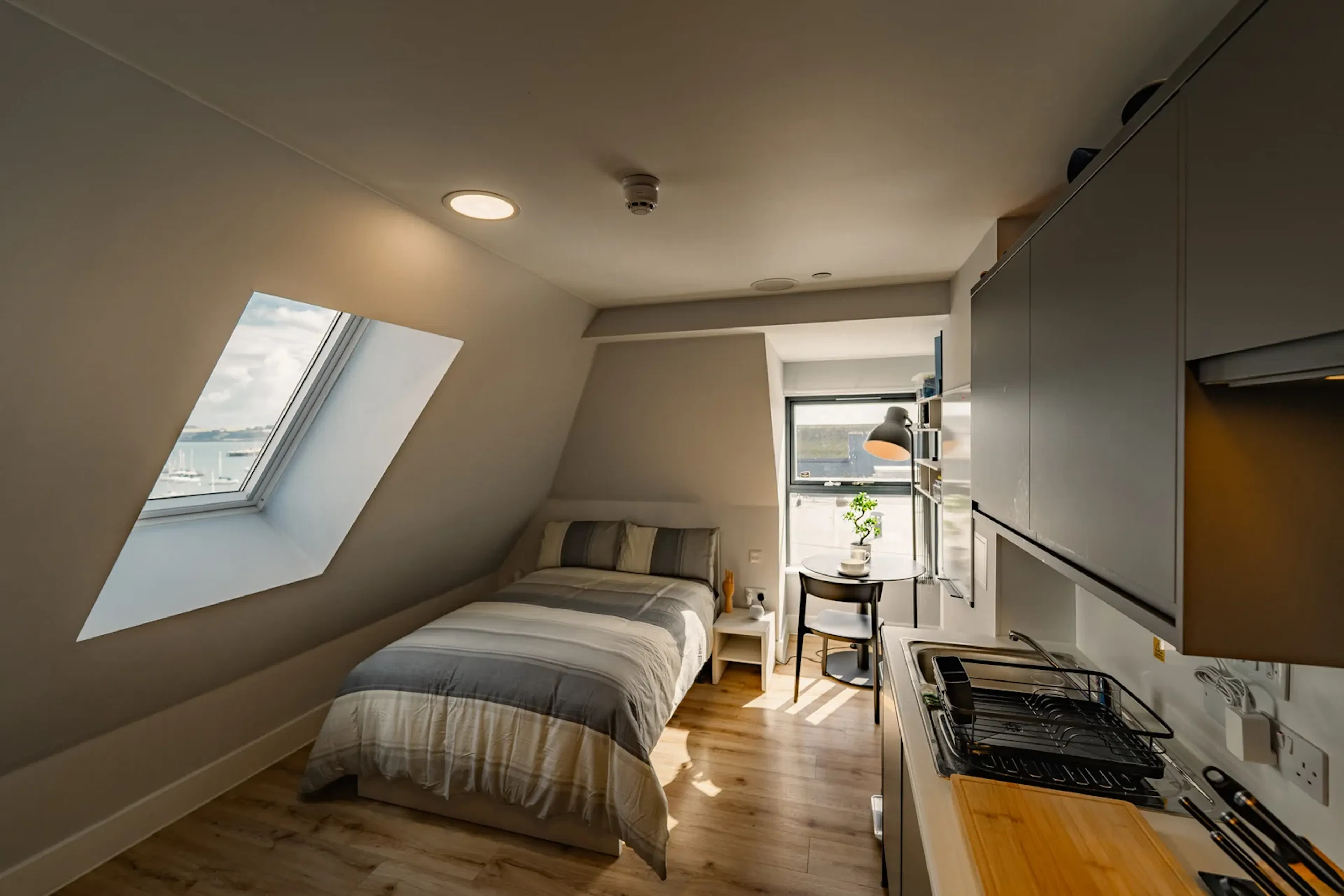 First Floor Studio (Courtyard View) ROOM 4
