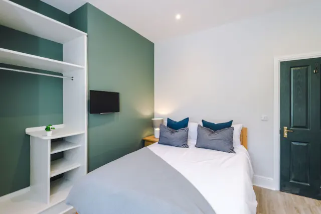 6 Bedroom Apartment room image 1