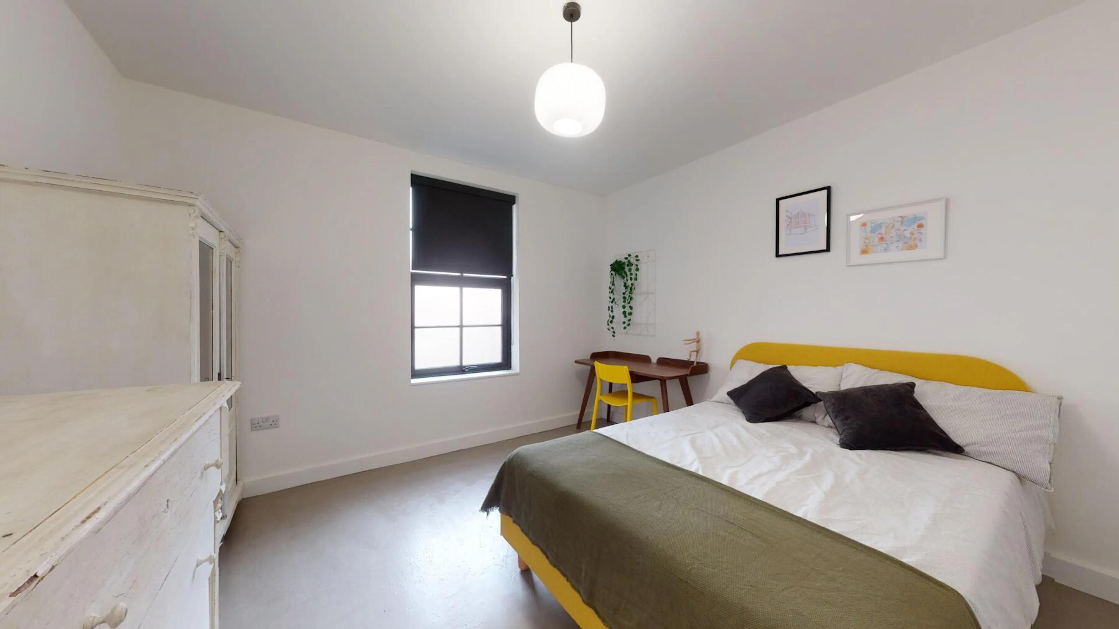 2 Bedroom Apartment ROOM 1