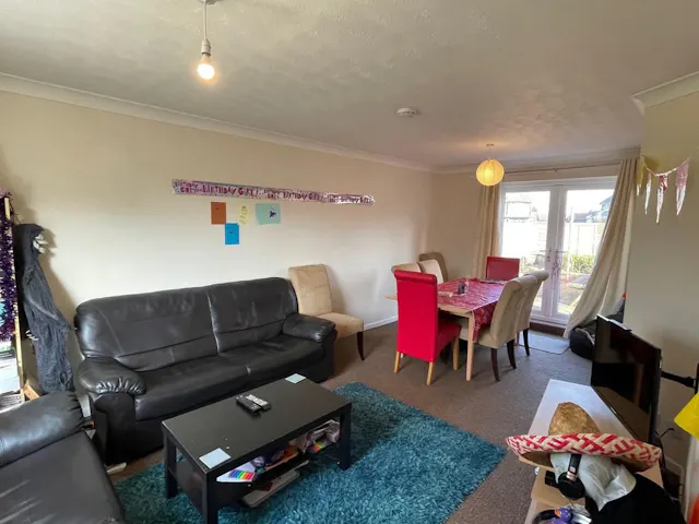 6 Bedroom House room image 3