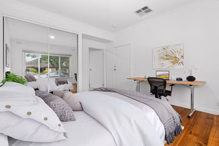 1-james-parade-melbourne-Double Room-1