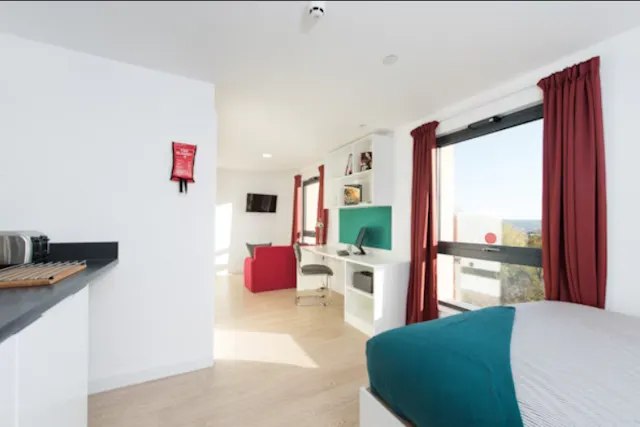 Studio Silver Plus room image 1