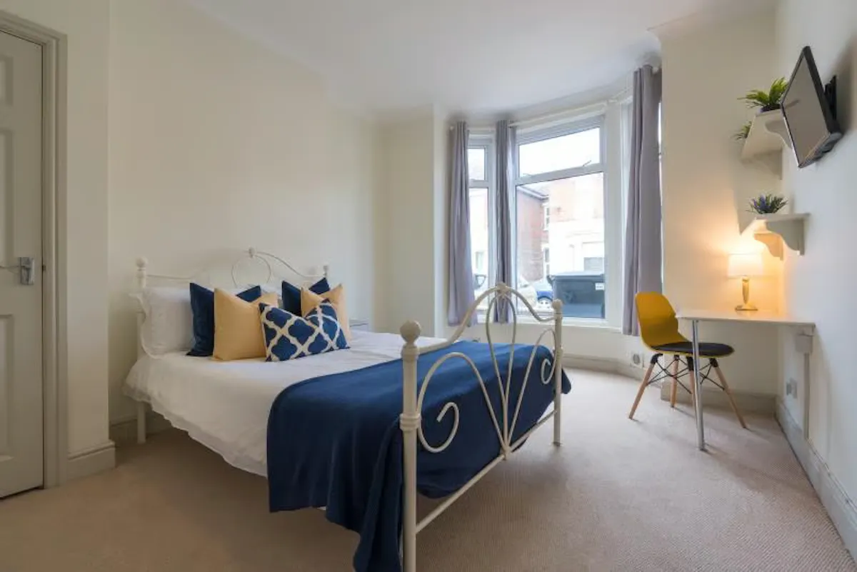 8 bedroom apartment ROOM
