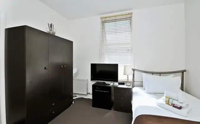 Room 11 room image 1