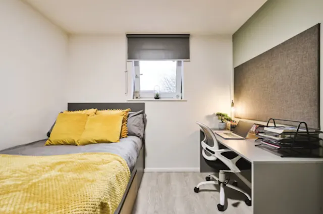 Three Bed Apartment room image 1