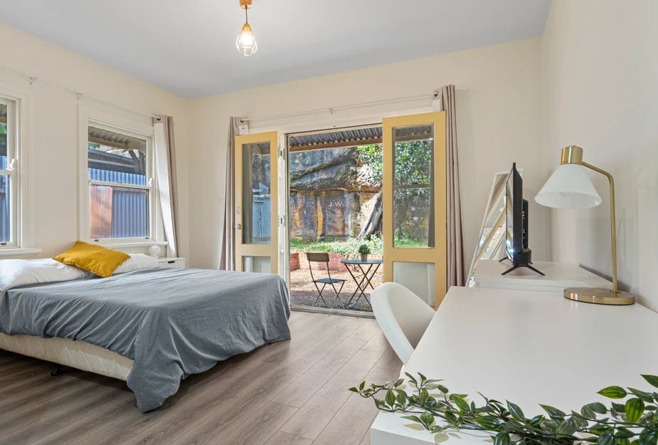 46-kent-sydney-Room 7 Bed 1 ( Twin )