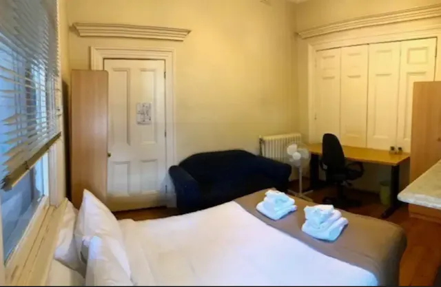 Room 2 room image 2