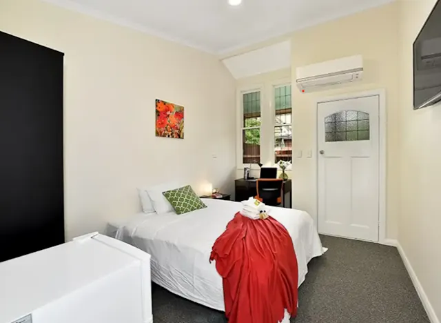 Room 2 room image 1