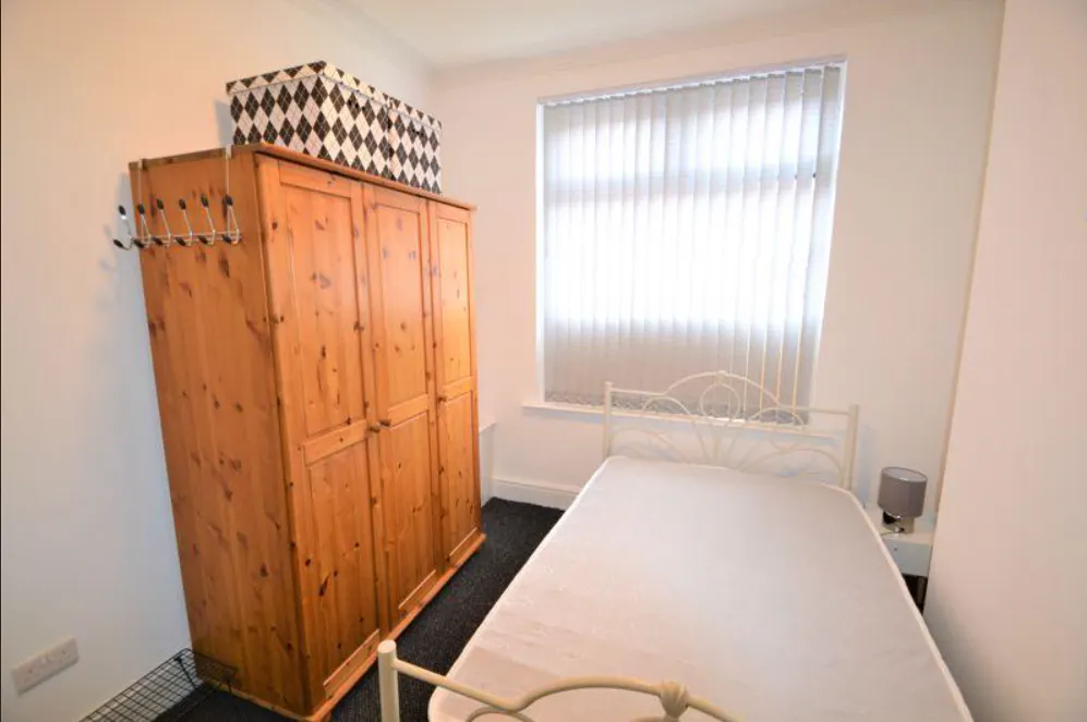 3 Bedroom Apartment ROOM 1