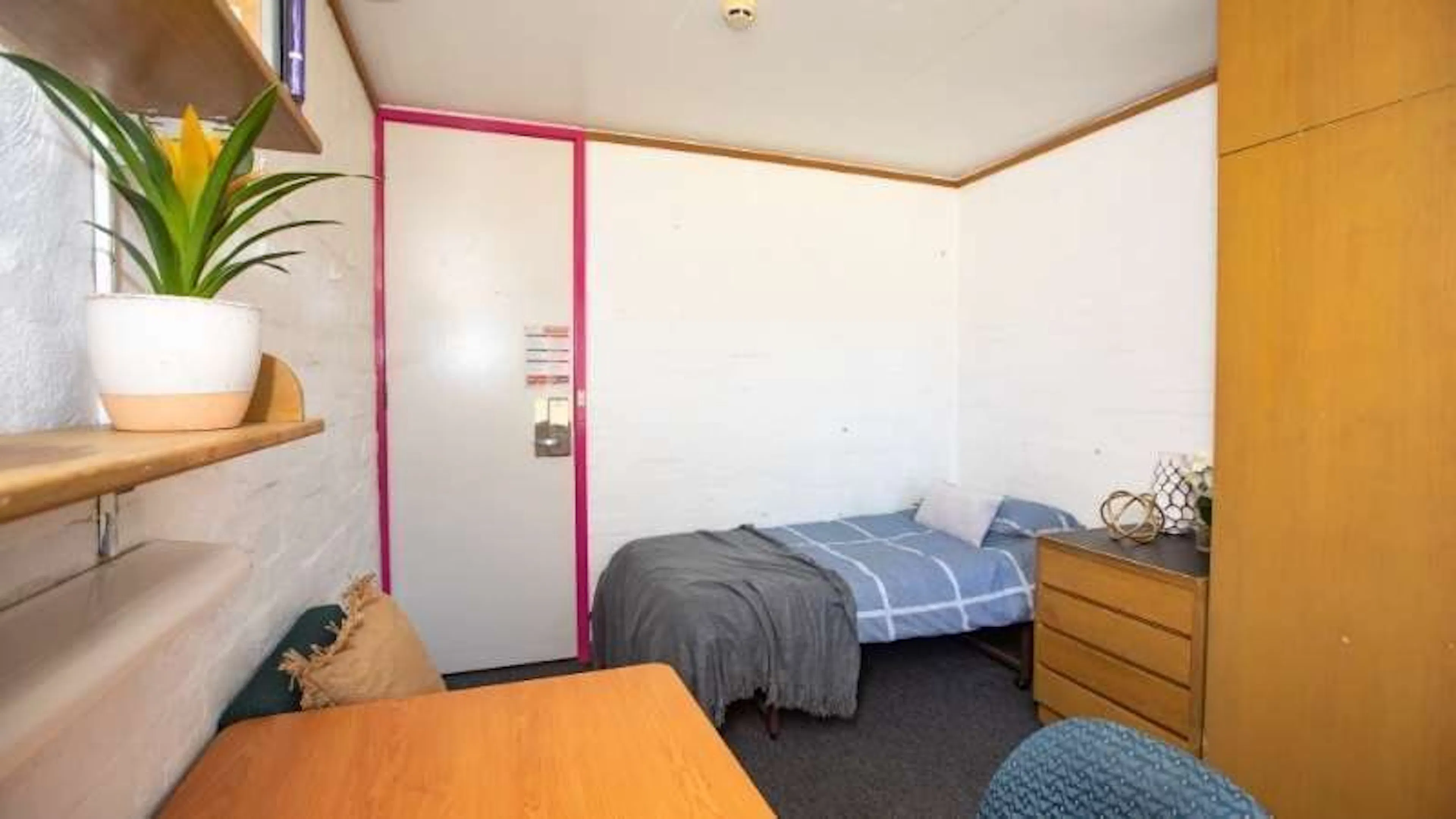 ROOM ROOM 1