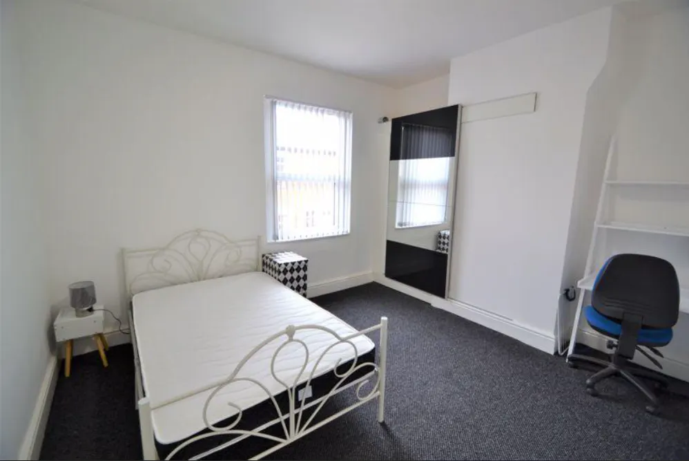 3 Bedroom Apartment ROOM 2