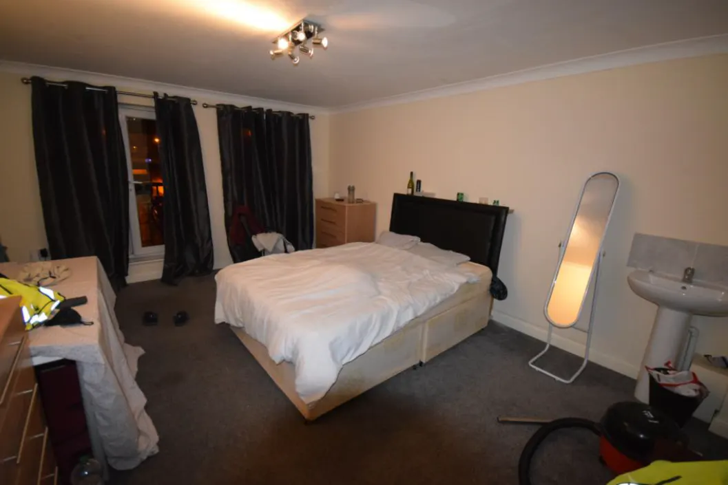 5 Bedroom Apartment ROOM 2
