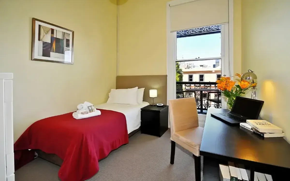 Room 5 ROOM