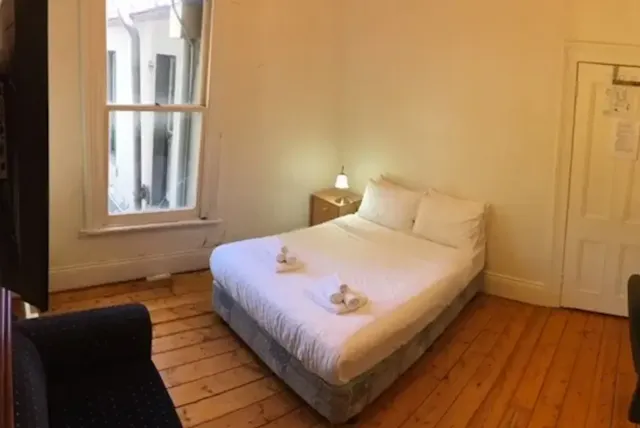 Room 6 room image 2