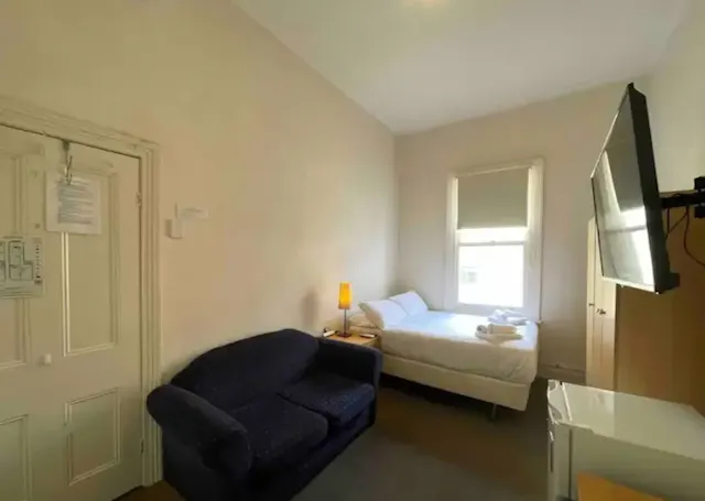 Room 8 room image 1