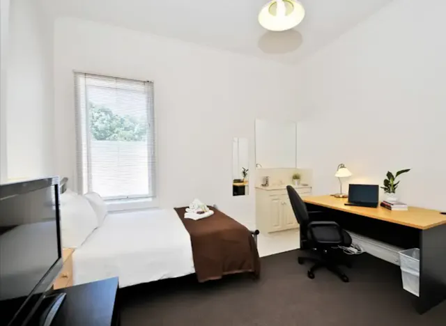 Room 8 room image 1