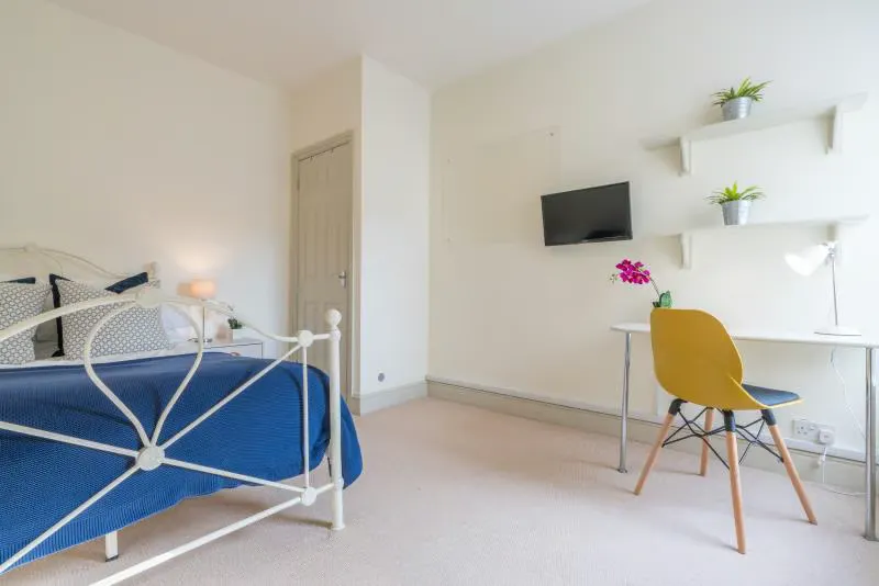 7 Bedroom Apartment ROOM