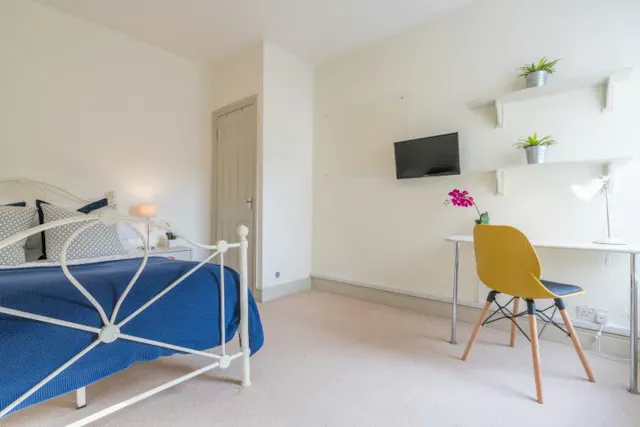7 Bedroom Apartment room image 1
