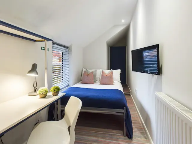 4 Bed Apartment room image 1